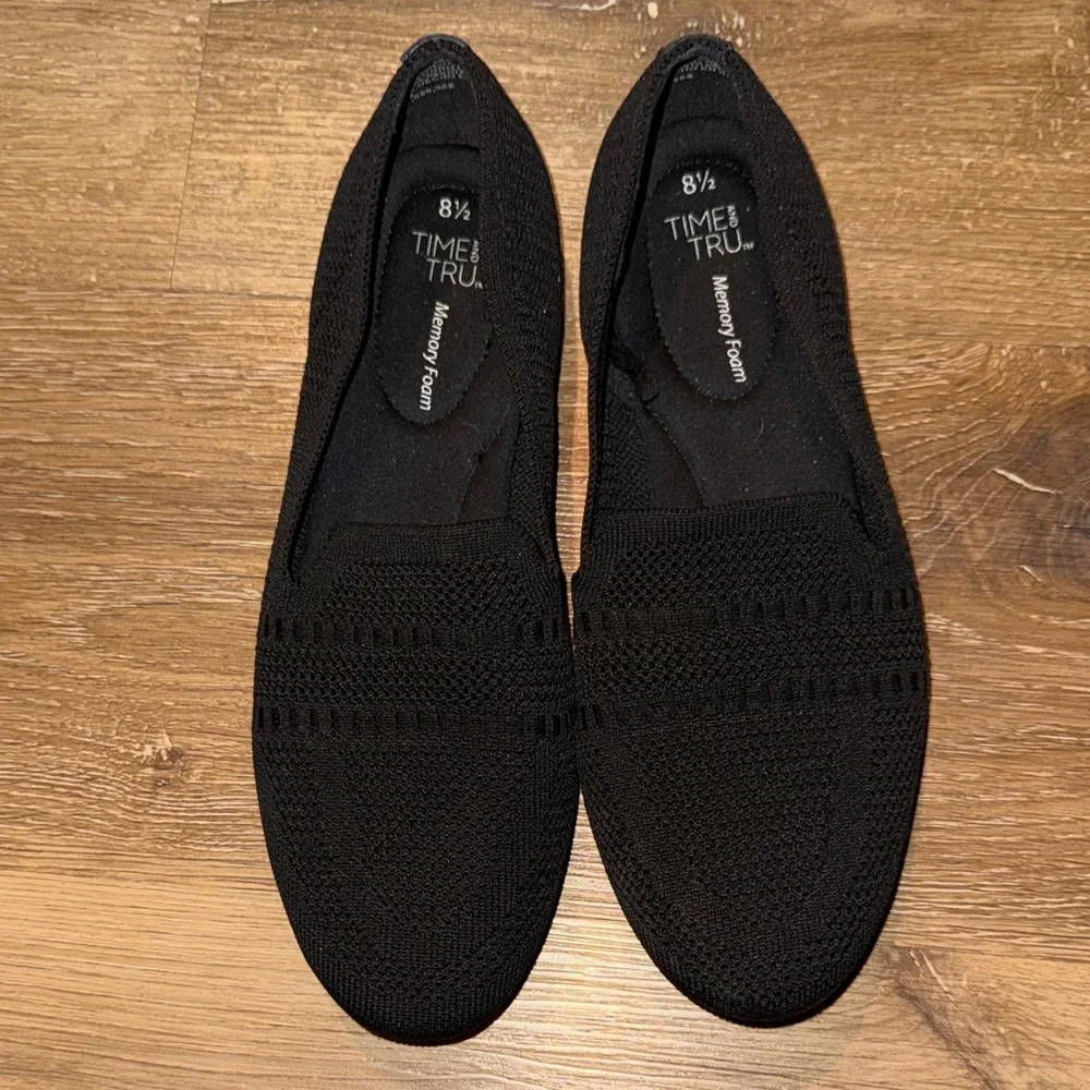 Time and Tru Black Knit Flats - Picture 1 of 2